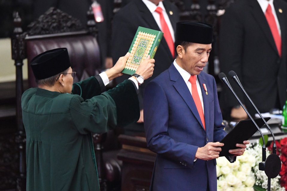 Presiden Joko Widodo mengucapkan sumpah saat dilantik menjadi presiden periode 2019-2024 di Gedung Nusantara, kompleks Parlemen, Senayan, Jakarta, Minggu (20/10/2019). Foto | Antara