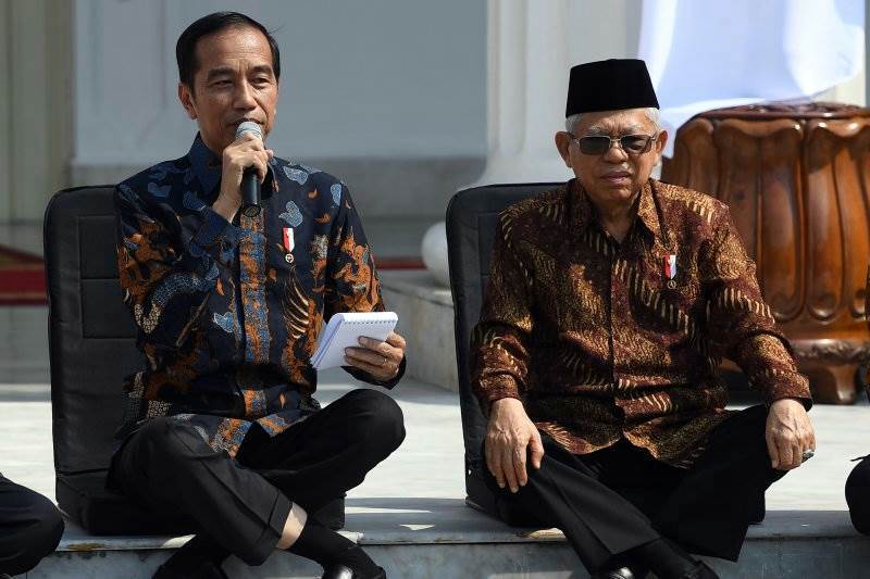 Presiden Jokowi Membacakan komposisi nama 34 menteri dan 4 pejabat setingkat menteri (foto Antara)
