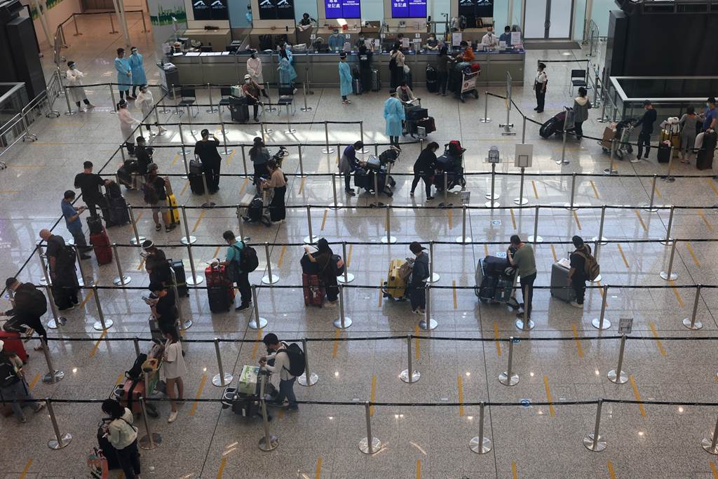 Hong Kong International airport during pandemic (Foto HK01)