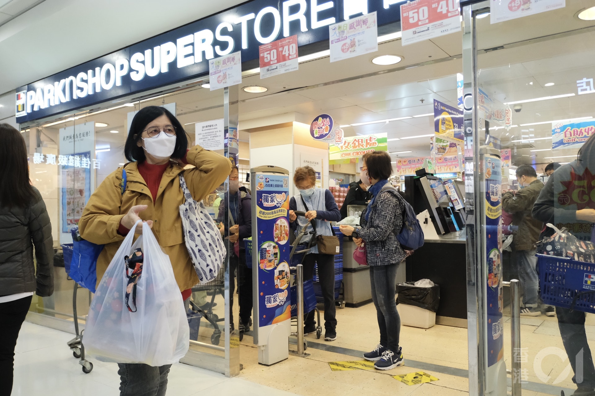 Cegah panic buying, jaringan retail besar di Hong Kong lakukan pembatasan belanja (Foto HK01)