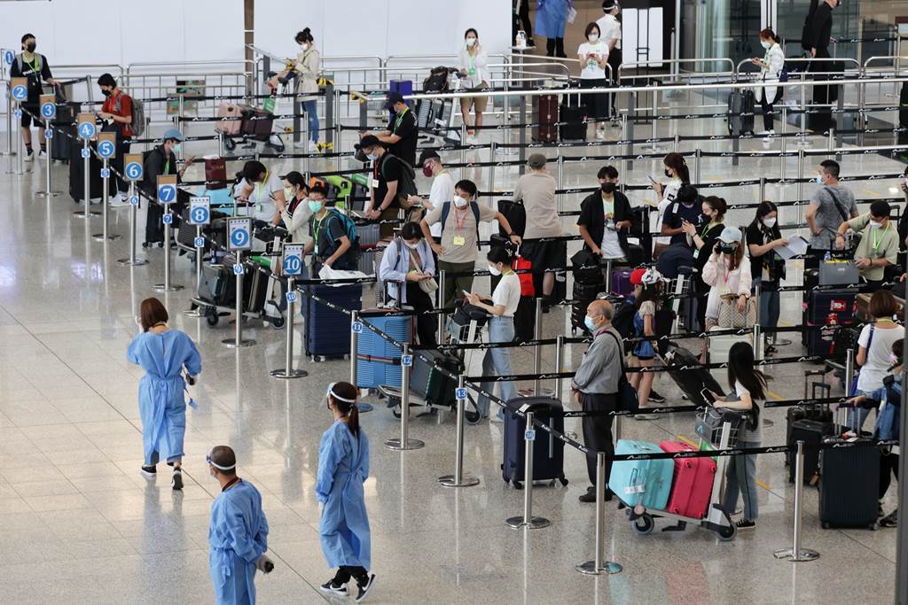 Situasi di pintu kedatangan Bandara Internasional Hong Kong pada Awal Agustus 2022 (Foto HK01)