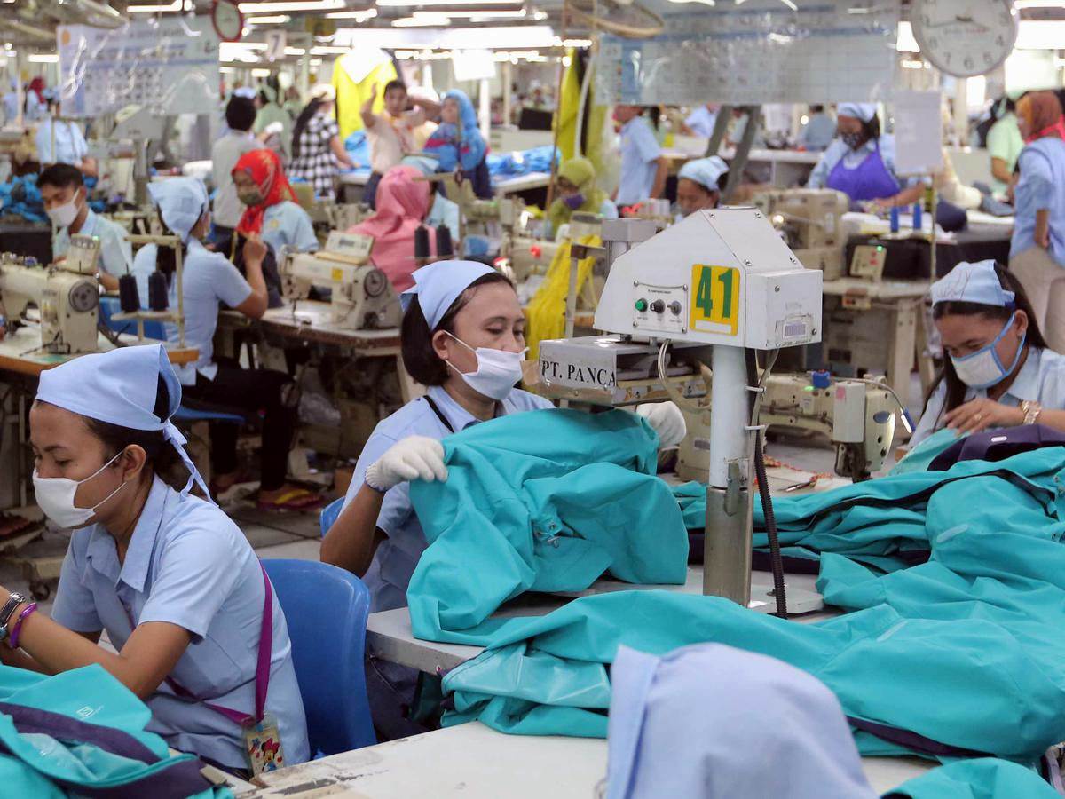 Suasana buruh pabrik garmen saat sedang bekerja (Foto Istimewa)