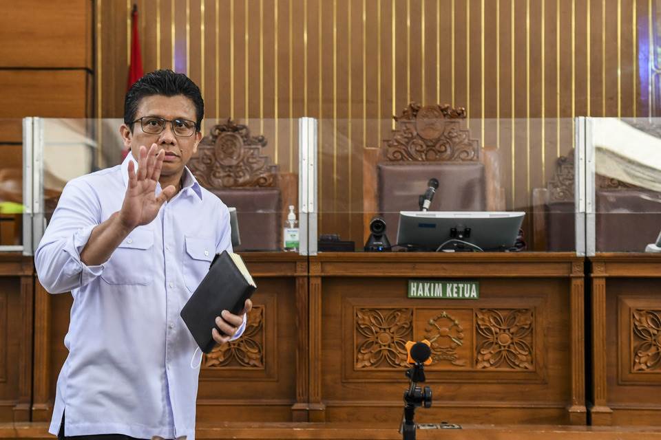 Terdakwa kasus pembunuhan Brigadir Yosua Hutabarat, Ferdy Sambo, mengikuti sidang lanjutan di PN Jakarta Selatan, Jakarta, Selasa (13/12/2022). Sidang tersebut beragendakan mendengarkan kesaksian tiga orang saksi yakni Richard Eliezer, Ricky Rizal dan Kuat Ma'ruf. ANTARA FOTO/Galih Pradipta/aww.