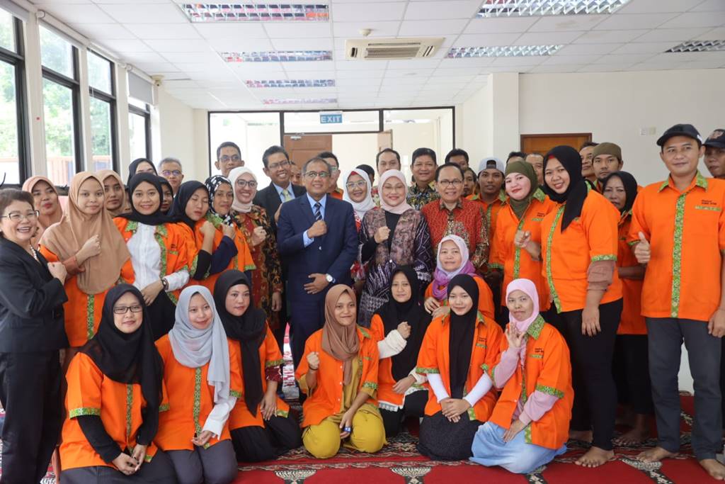 Menaker Ida Fauziyah Mengunjungi PMI di Brunei Darussalam (Foto Kemnaker)