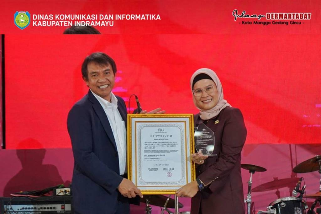 Sukses tangani pekerja migran, Bupati Indramayu terima sederet penghargaan (Foto Istimewa)