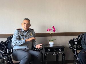 Kepala Kantor Imigrasi Kelas II TPI Sumbawa Besar, Tedy Anugraha (foto RRI)